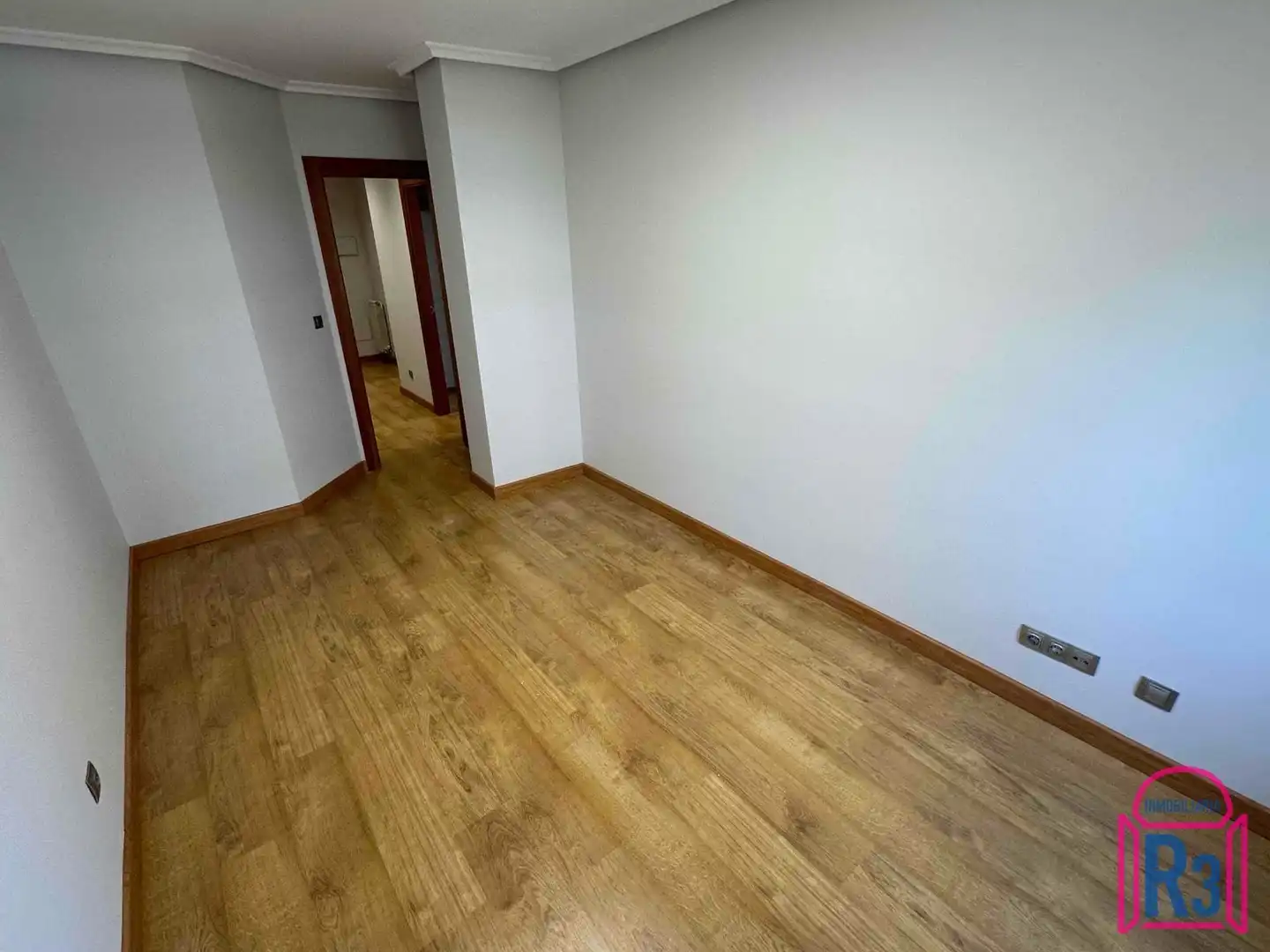 Habitación de Oficina de alquiler en León Capital  con Calefacción y Terraza
