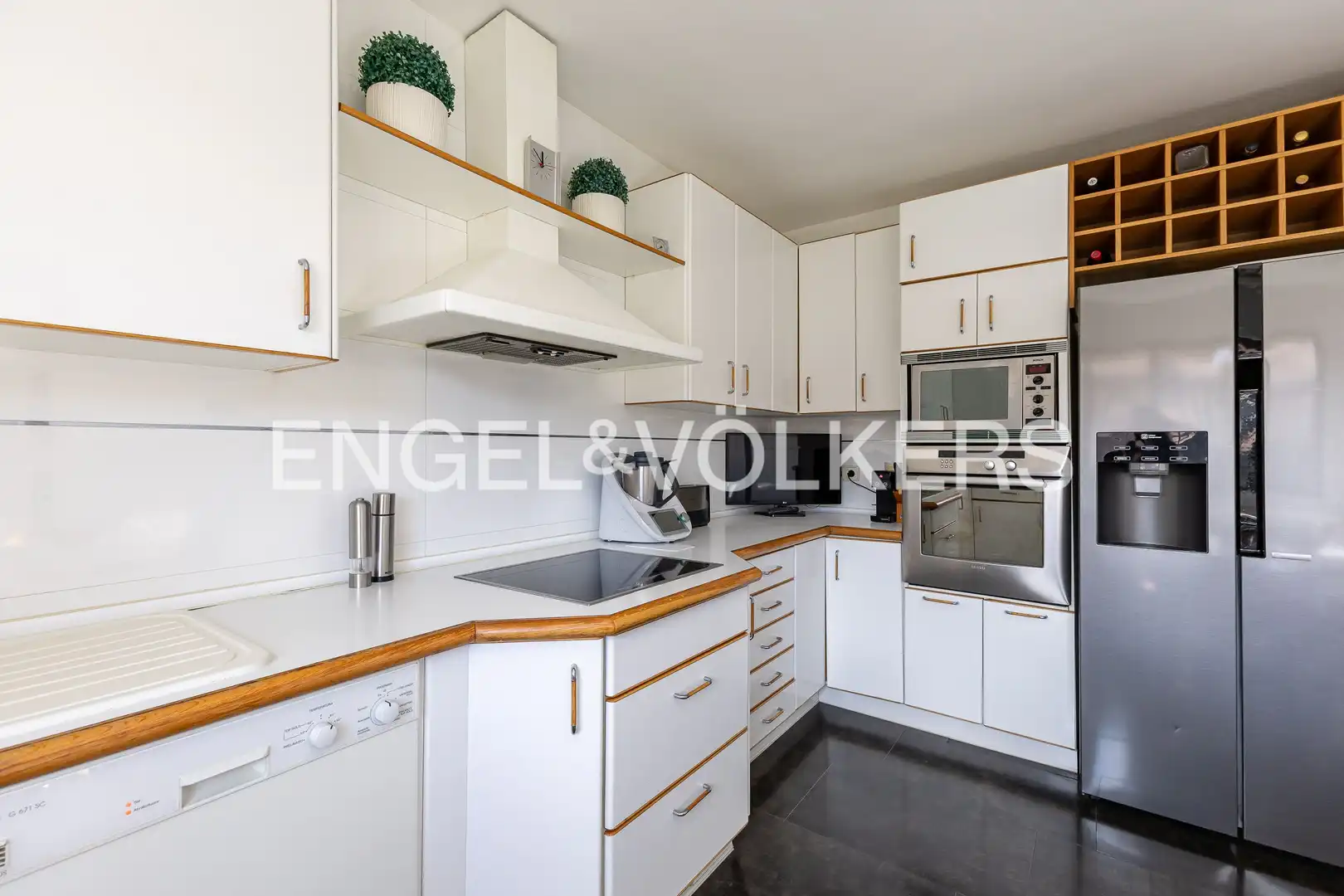 Cocina de Casa adosada en venta en Madrid con Aire acondicionado, Calefacción y Jardín privado
