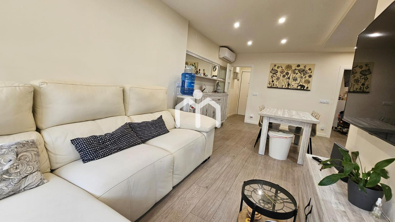 Sala d'estar de Pis en venda en Badalona amb Aire condicionat, Calefacció i Parquet