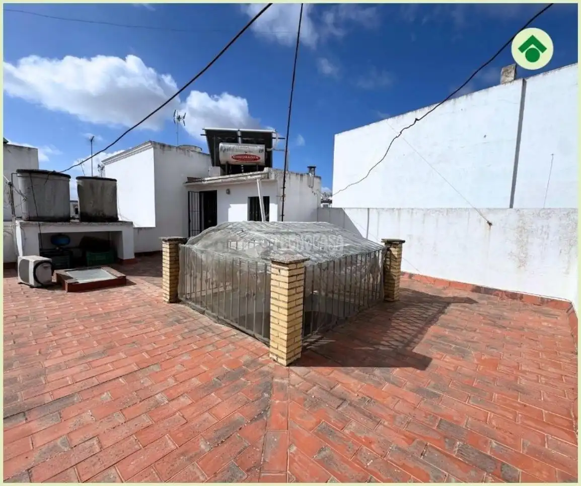 Vista exterior de Casa o chalet en venta en Las Cabezas de San Juan con Terraza y Balcón