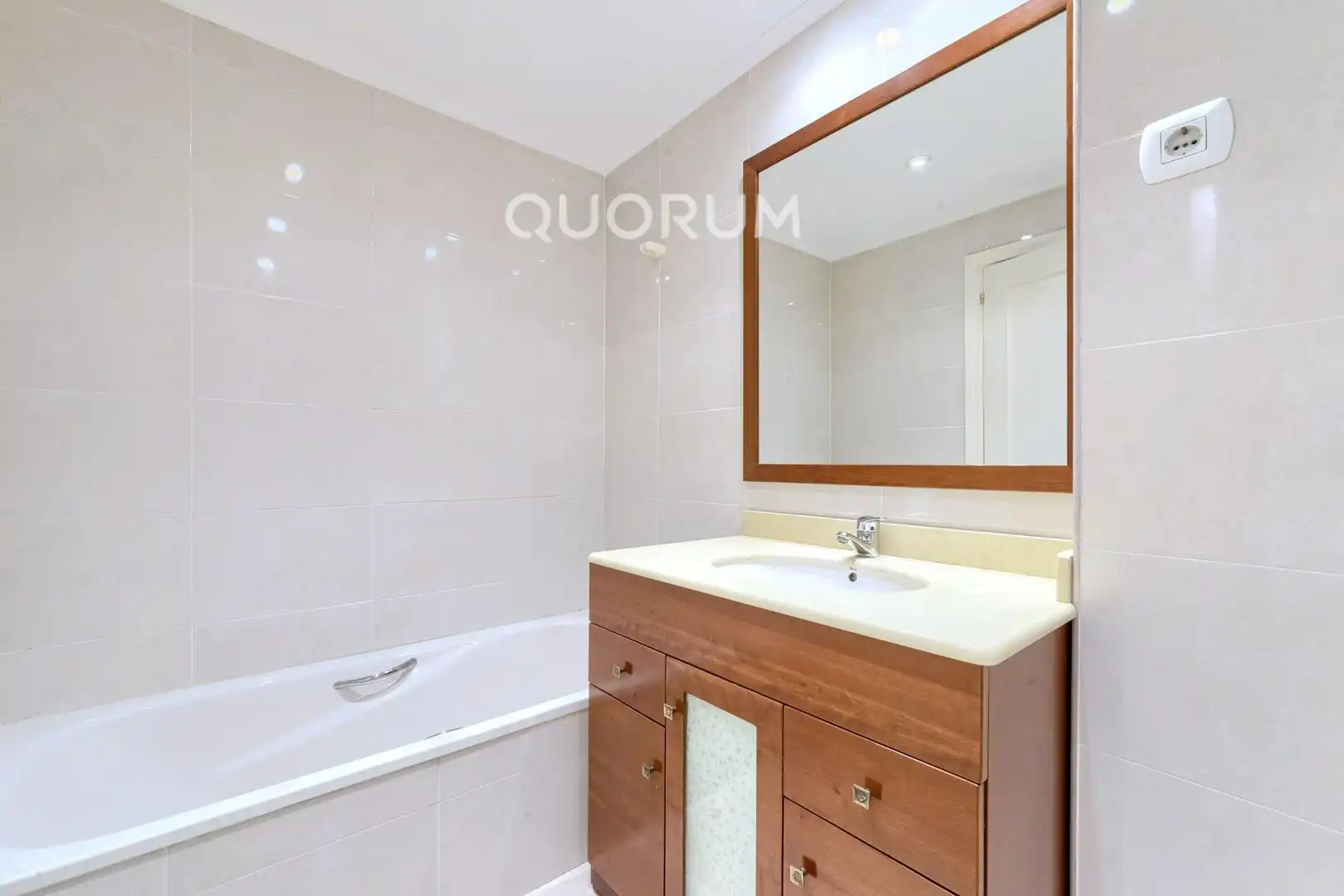 Baño de Piso en venta en Barakaldo  con Calefacción, Trastero y Amueblado
