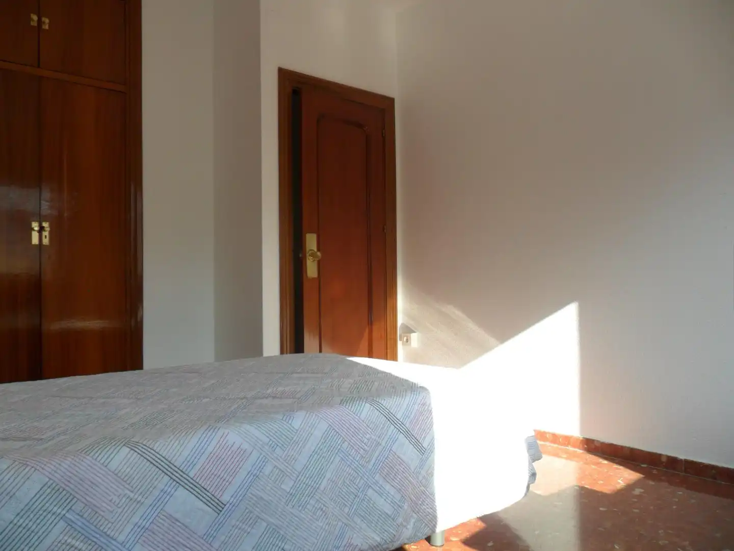 Schlafzimmer von Dachboden zur Miete in Maracena mit Terrasse, Abstellraum und Möbliert