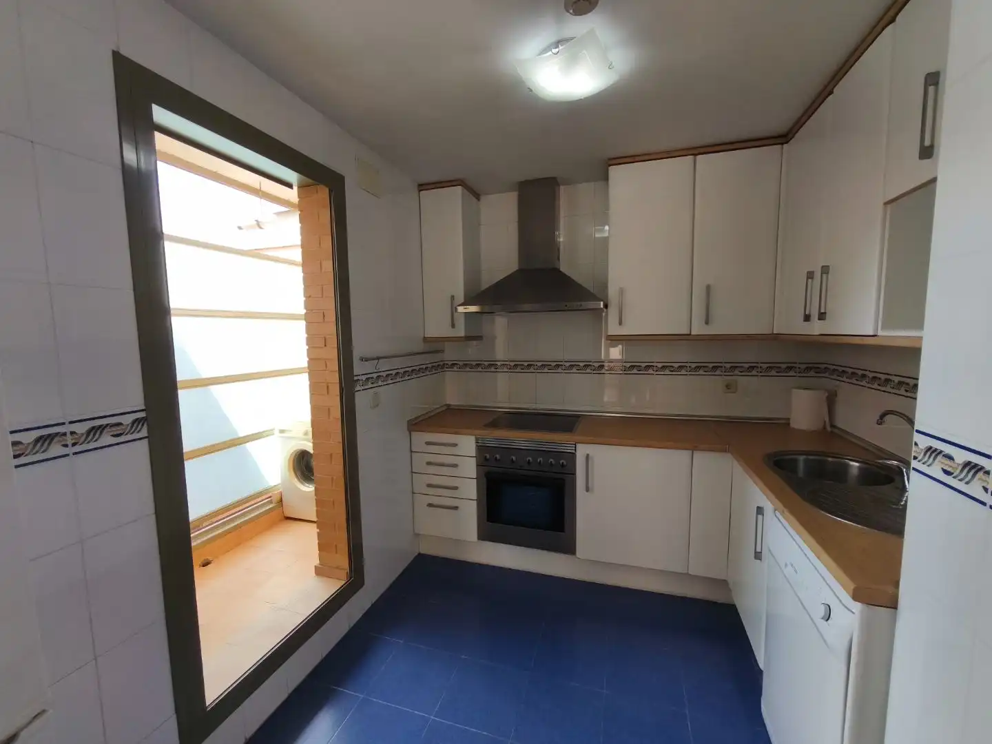 Kitchen of Flat for rent in Urbanizaciones