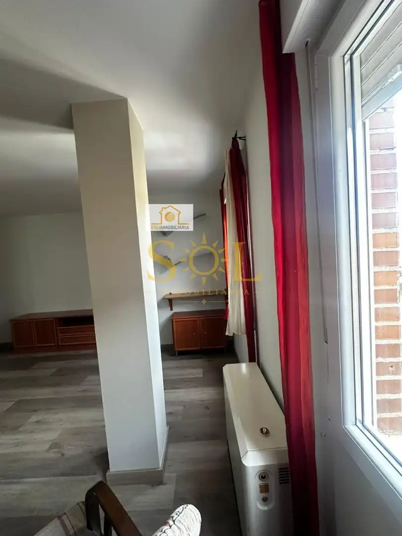 Apartament en venda en León Capital  amb Calefacció, Parquet i Moblat