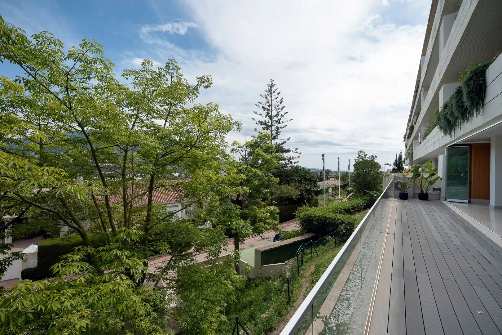 Vista exterior de Planta baja en venta en Marbella con Aire acondicionado, Calefacción y Jardín privado