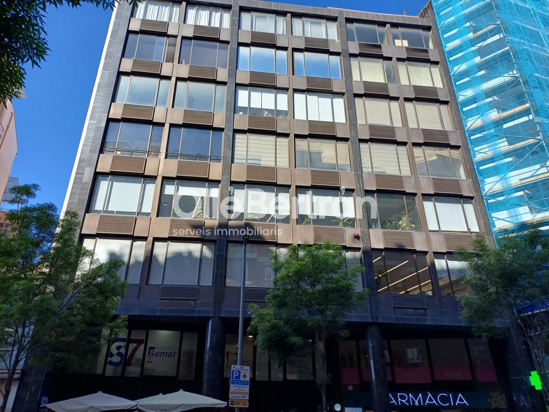 Oficina de alquiler en de la Riera de Cassoles, El Putget i el Farró