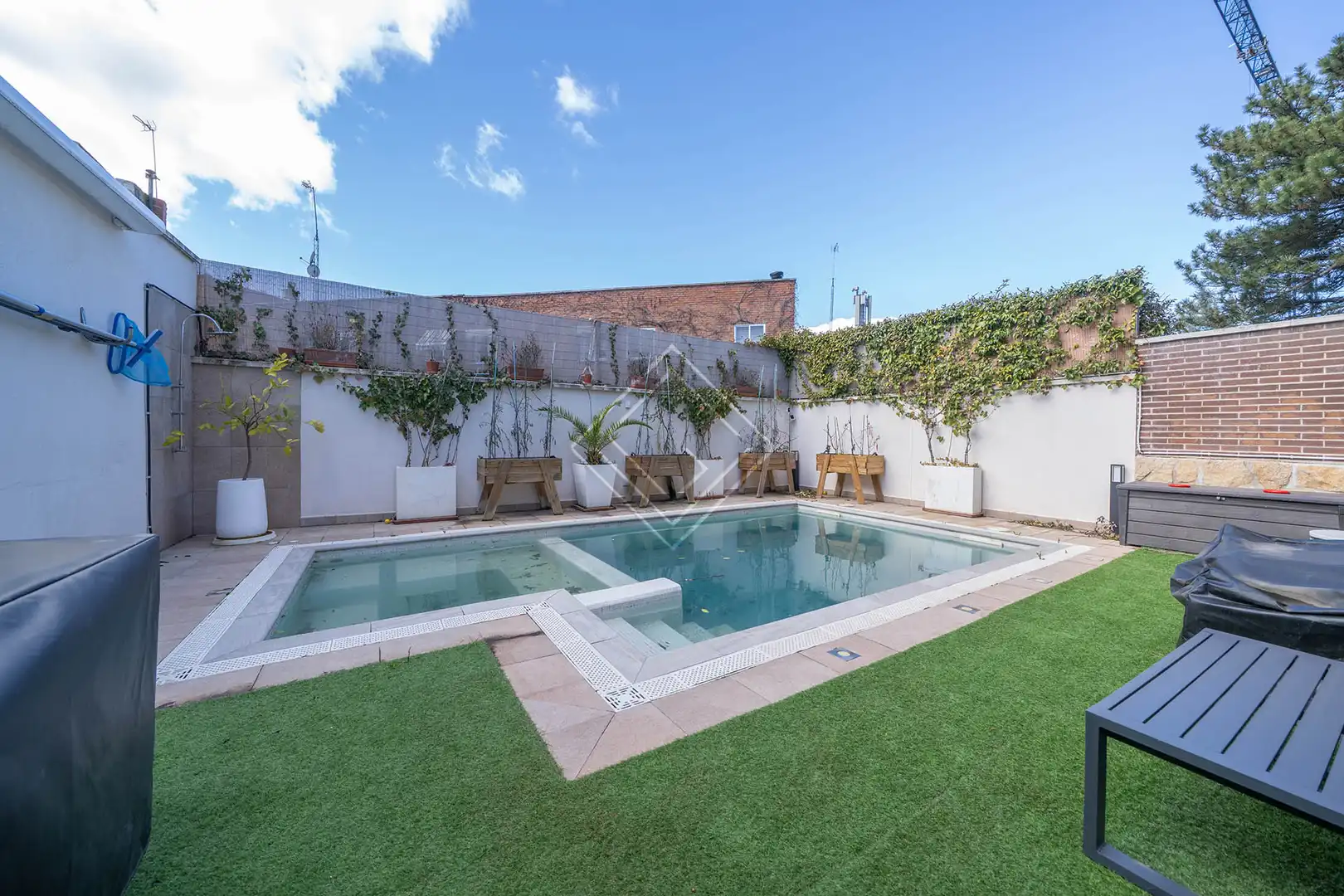 Piscina de Casa adosada en venta en Pozuelo de Alarcón con Aire acondicionado, Jardín privado y Terraza
