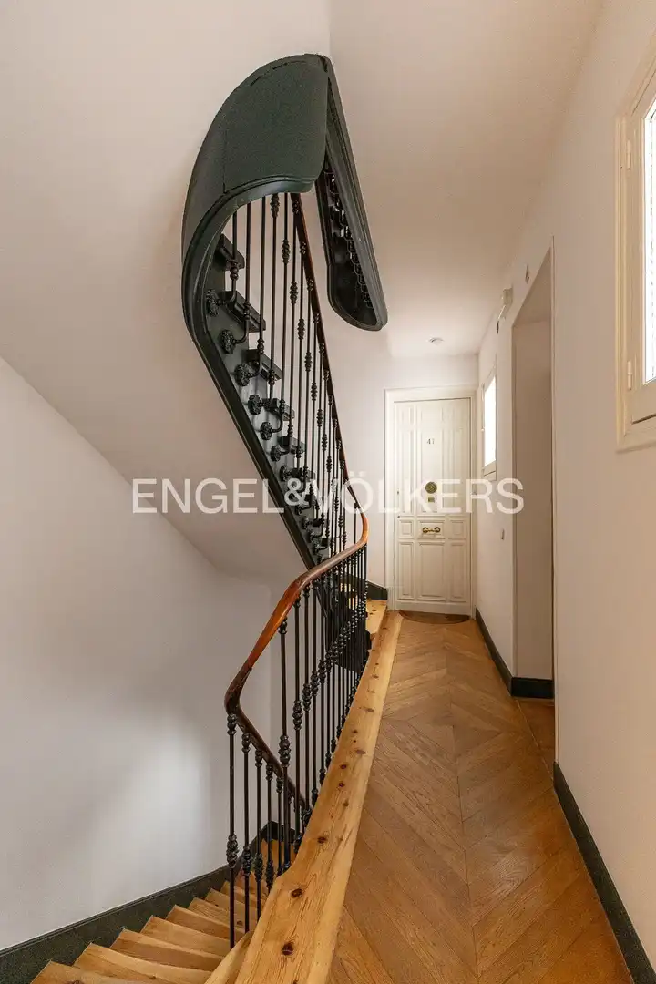 Flat for sale in Madrid  with Air Conditioner, Heating and Furnished