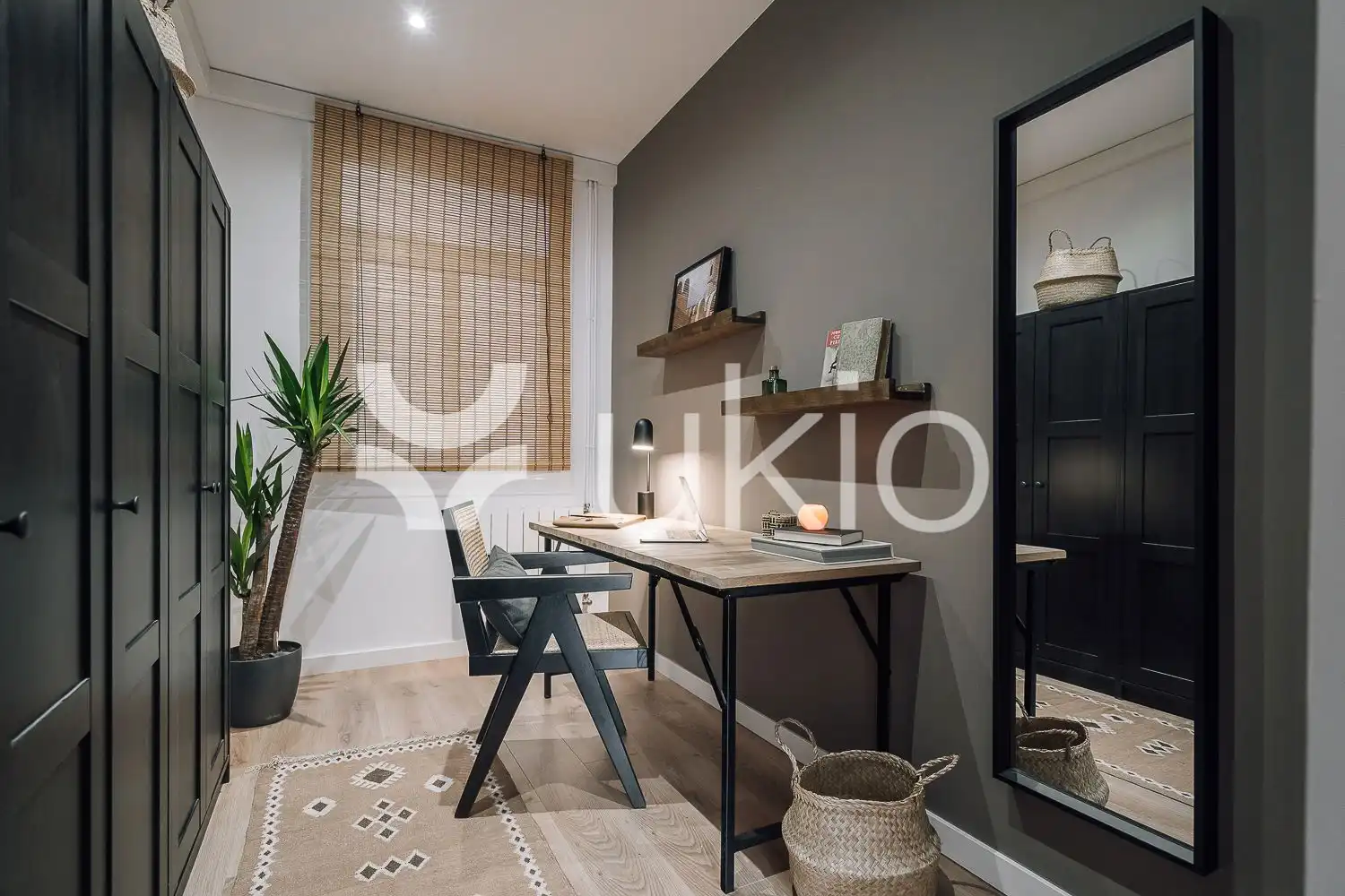 Dormitori de Apartament de lloguer en Barcelona amb Aire condicionat, Calefacció i Moblat