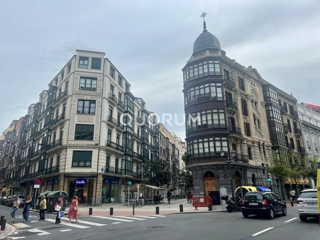 Vista exterior de Pis de lloguer en Bilbao  amb Calefacció, Parquet i Balcó