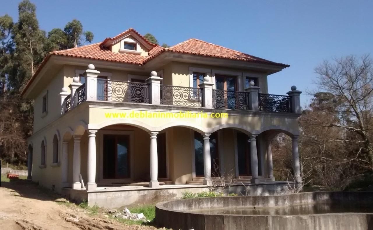 Vista exterior de Casa o xalet en venda en Salvaterra de Miño amb Calefacció, Jardí privat i Parquet