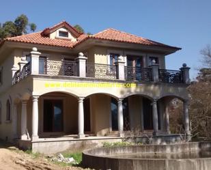 Vista exterior de Casa o xalet en venda en Salvaterra de Miño amb Terrassa, Piscina i Balcó