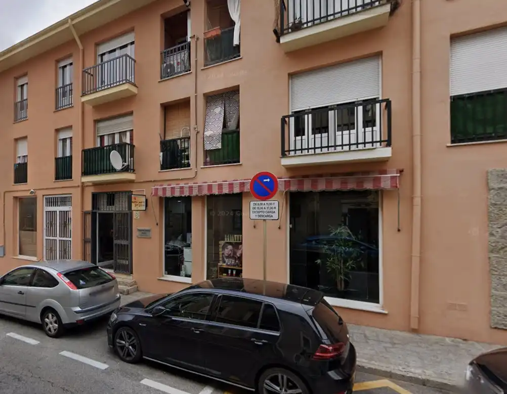 Local comercial en venda a C/ Pozas