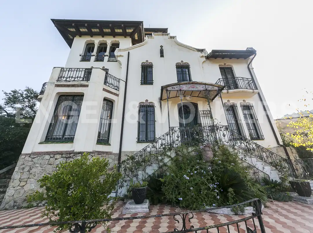 Außenansicht von Haus oder Chalet zum Verkauf in Barcelona mit Heizung, Terrasse und Abstellraum