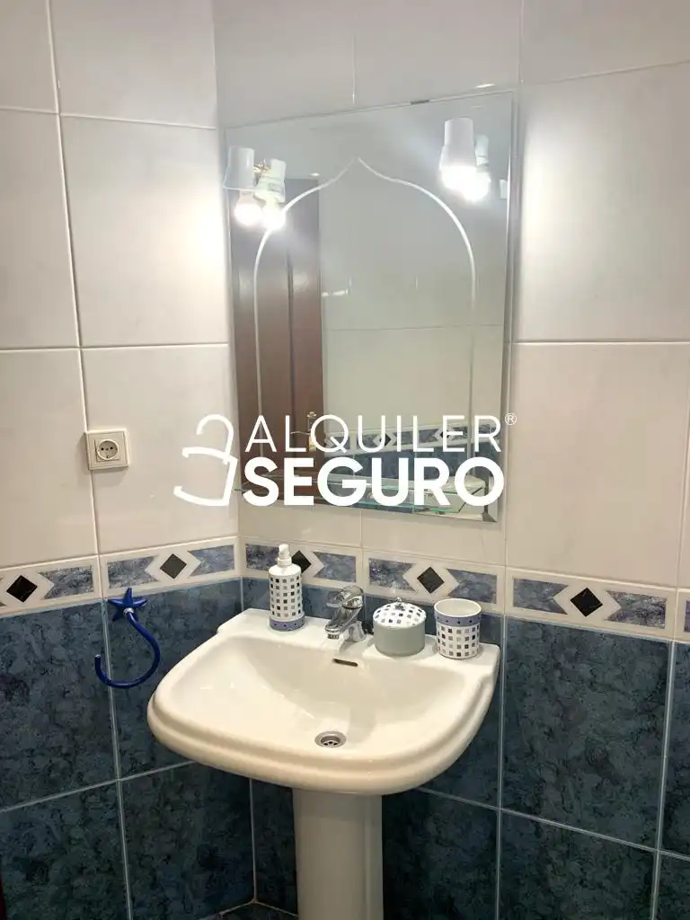 Bathroom of Flat for rent in Torrejón de Ardoz  with Heating, Terrace and Swimming Pool