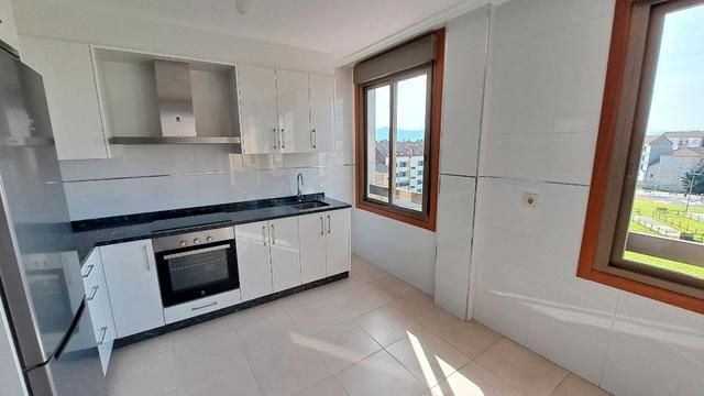 Kitchen of Flat to rent in Ourense Capital   with Heating, Oven and Washing machine