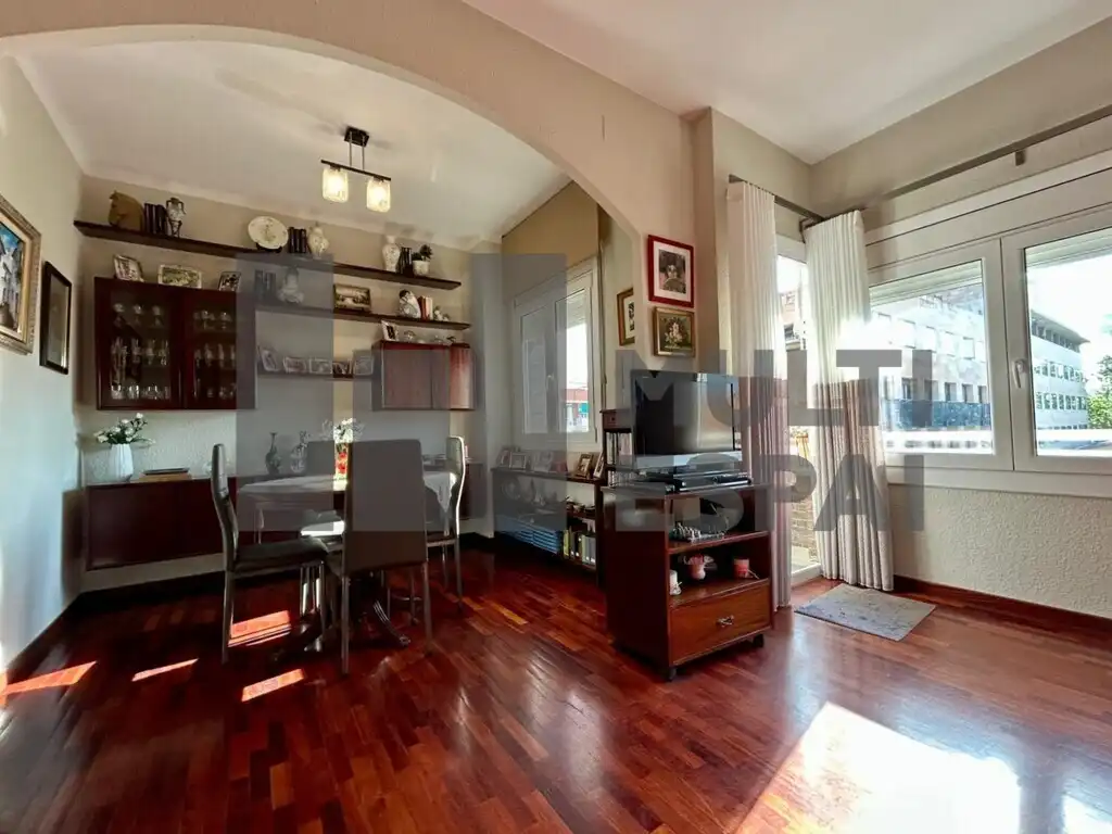 Sala d'estar de Pis en venda en Barcelona amb Aire condicionat, Terrassa i Balcó