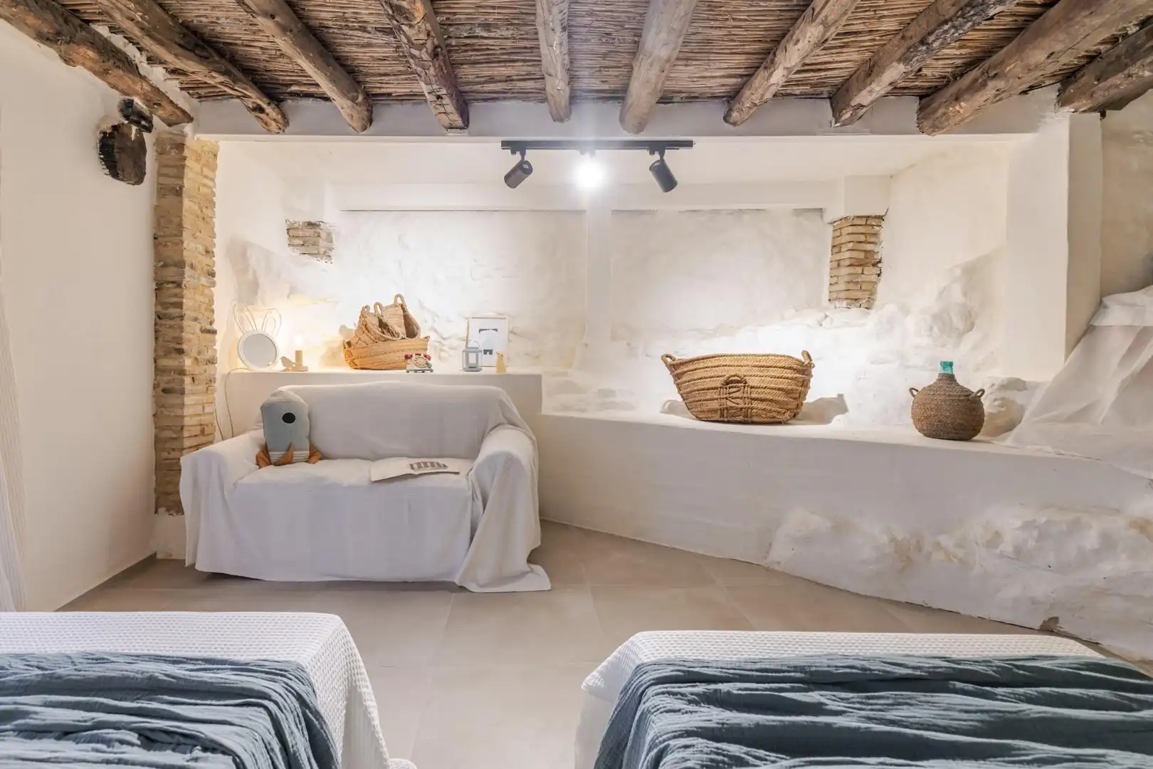 Finca rústica en venta en Venta del Moro con Jardín privado, Terraza y Amueblado