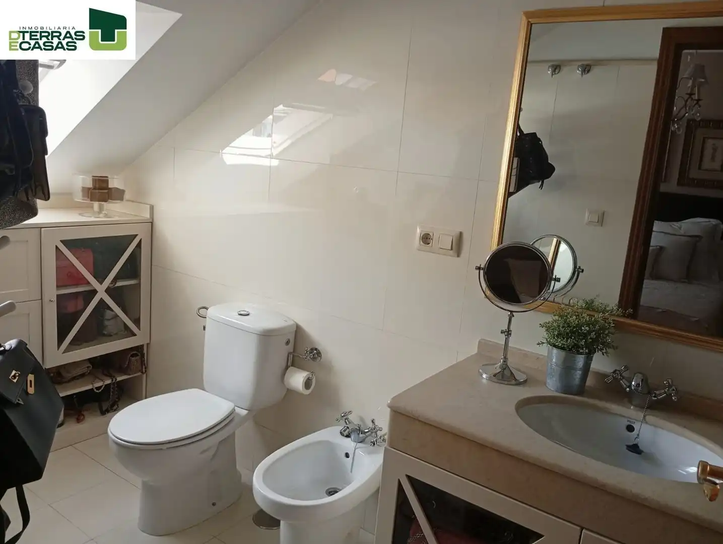 Baño de Ático en venta en Pontevedra Capital  con Calefacción, Terraza y Trastero