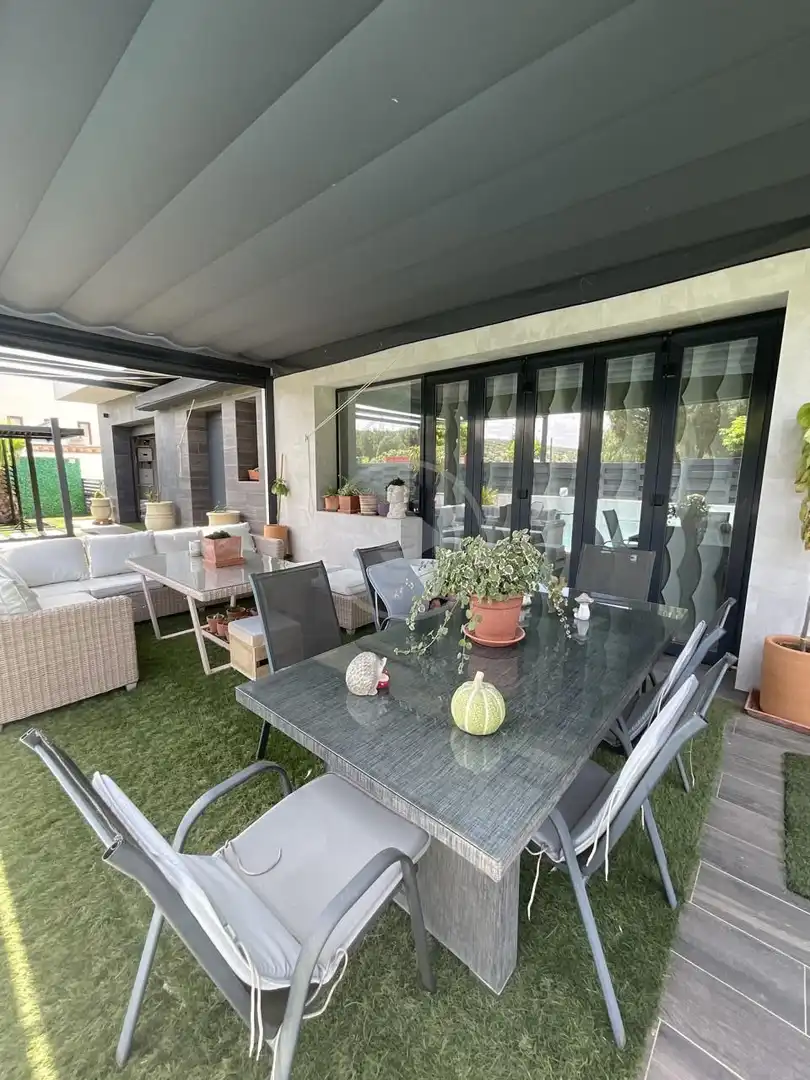 Terrassa de Casa o xalet en venda en Linares amb Aire condicionat