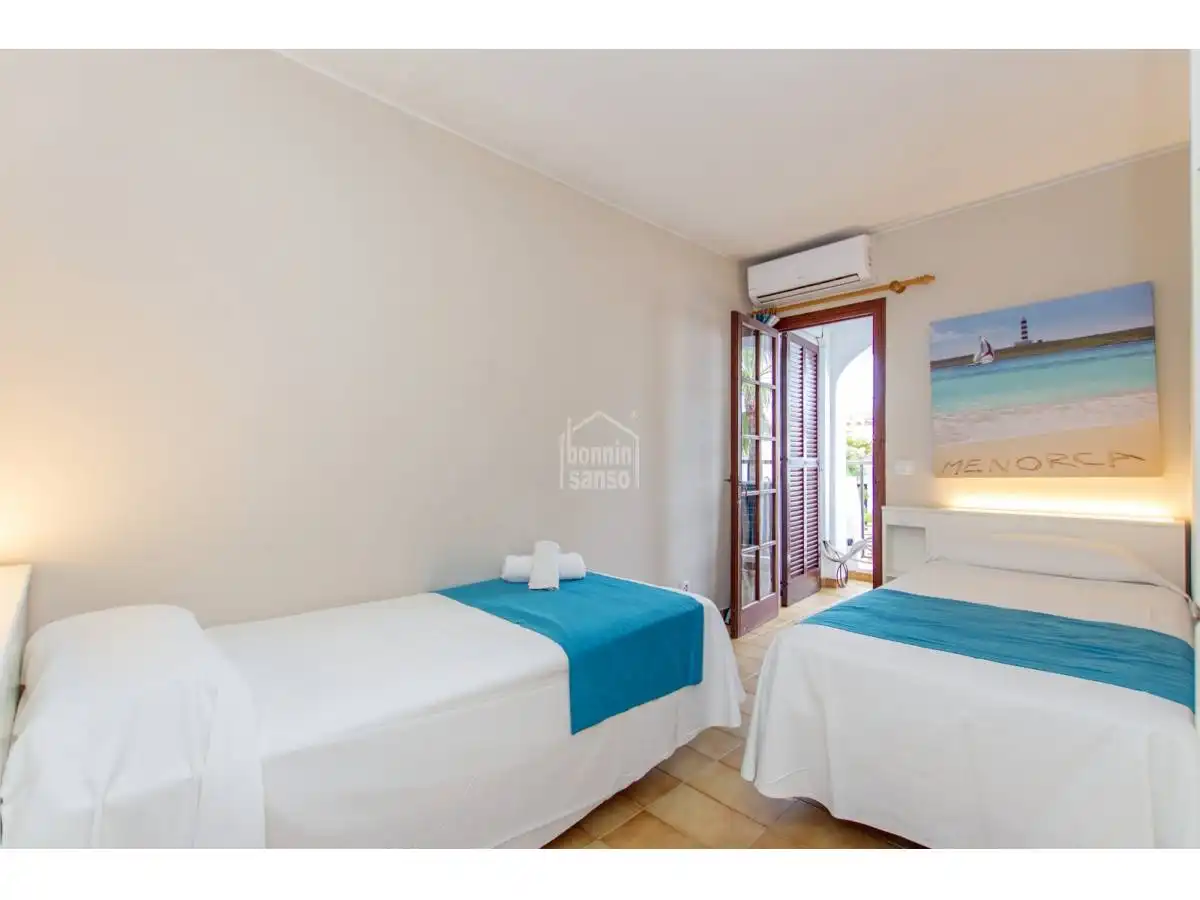 Dormitori de Apartament en venda en Alaior amb Jardí privat, Terrassa i Piscina