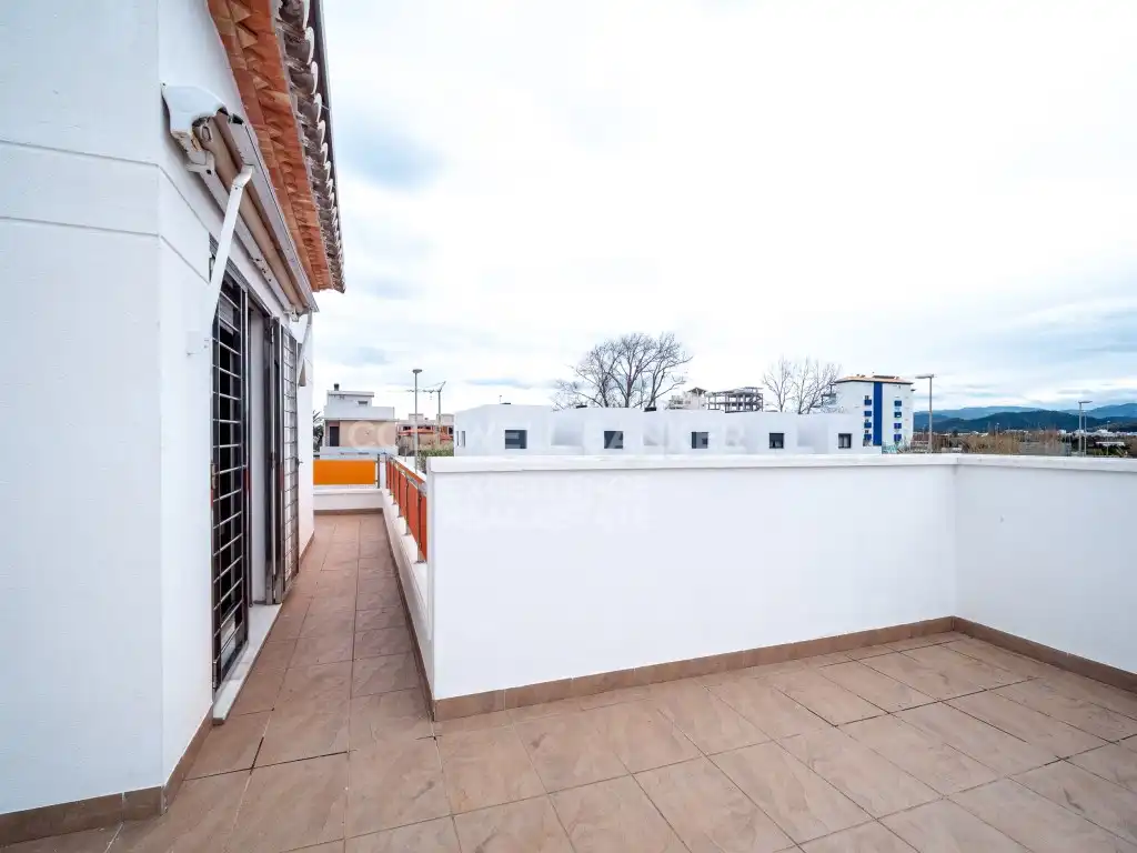 Terrace of Houses for sale in Oliva  with Air Conditioner, Terrace and Swimming Pool