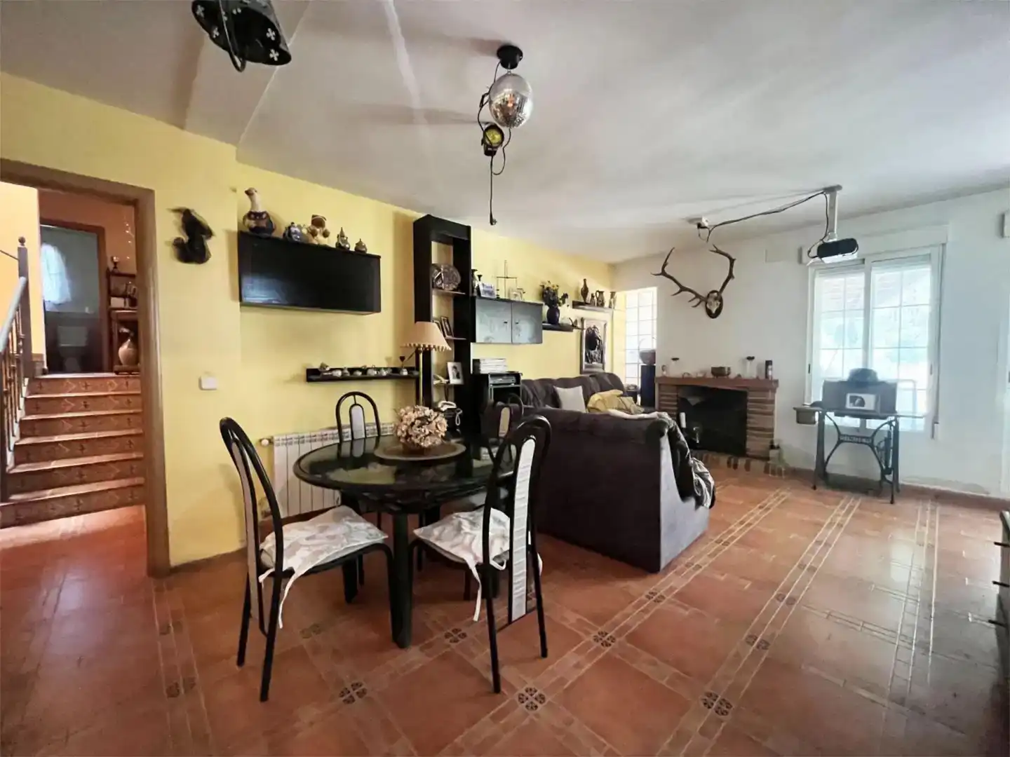 Sala d'estar de Casa o xalet en venda en Villanueva del Pardillo amb Aire condicionat, Jardí privat i Parquet