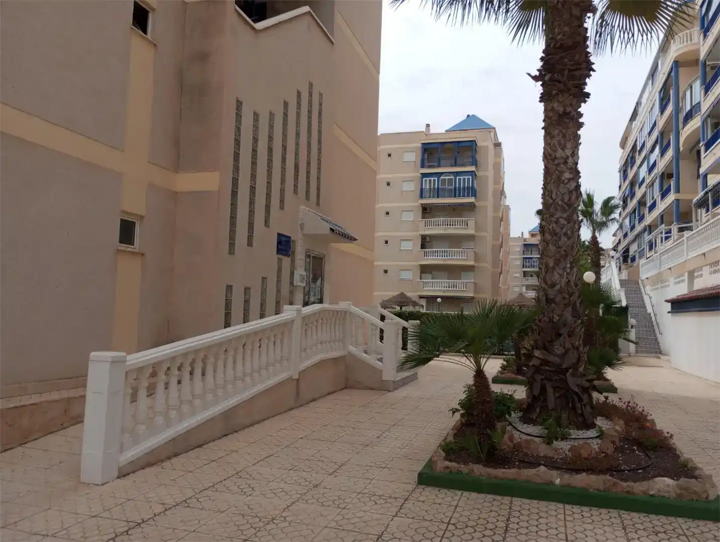 Außenansicht von Dachboden zur Miete in Elche / Elx mit Terrasse