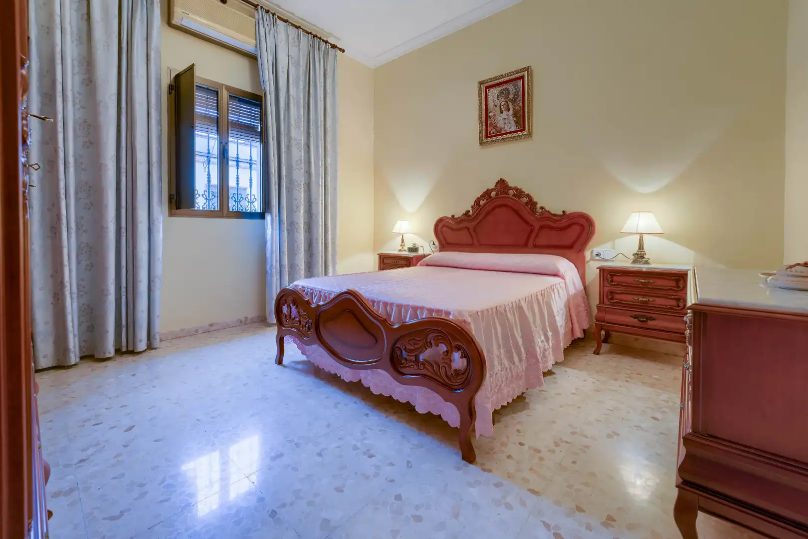 Habitación de Casa adosada en venta en Mairena del Aljarafe con Aire acondicionado, Calefacción y Jardín privado