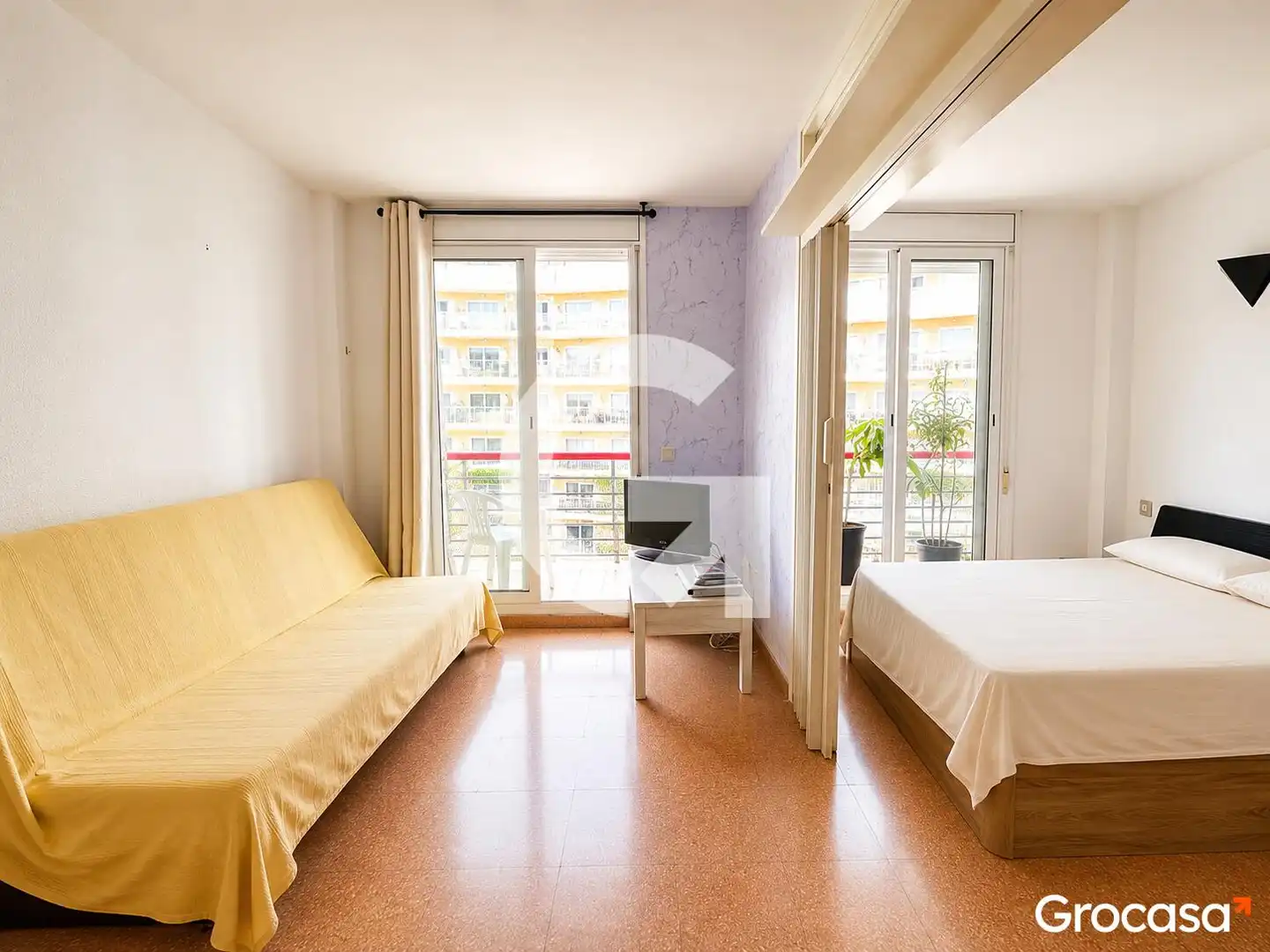 Habitación de Apartamento en venta en Calella con Amueblado, Lavadora y TV