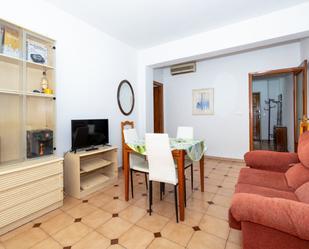 Living room of Flat for sale in  Granada Capital  with Air Conditioner