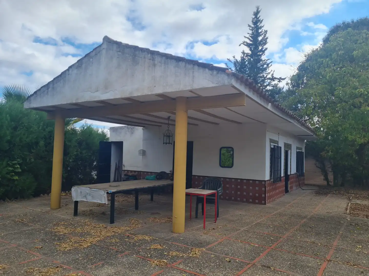 Außenansicht von Country house zum Verkauf in Cantillana mit Privatgarten, Terrasse und Schwimmbad