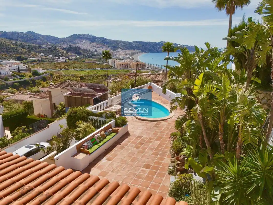 Vista exterior de Casa o chalet en venta en Almuñécar con Aire acondicionado, Calefacción y Jardín privado