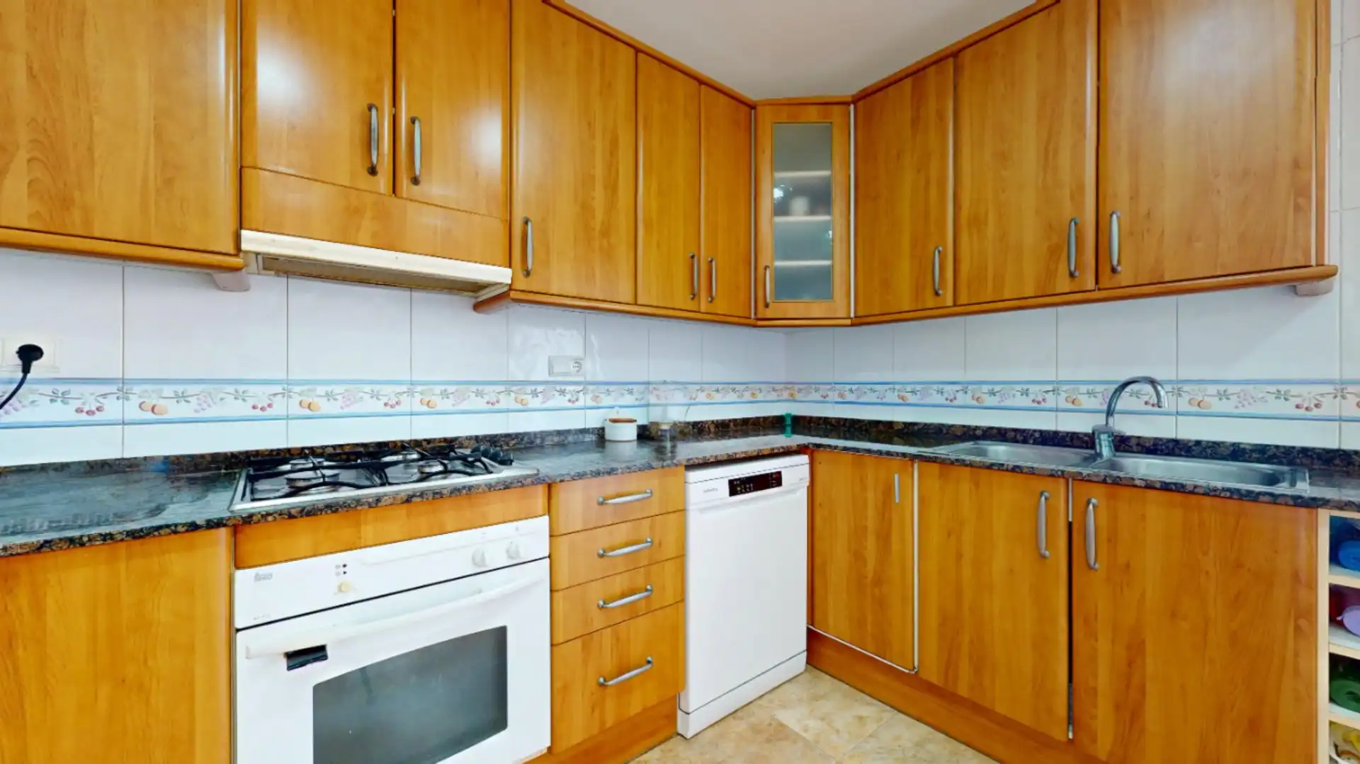 Cocina de Casa adosada en venta en Vilanova i la Geltrú con Calefacción y Terraza