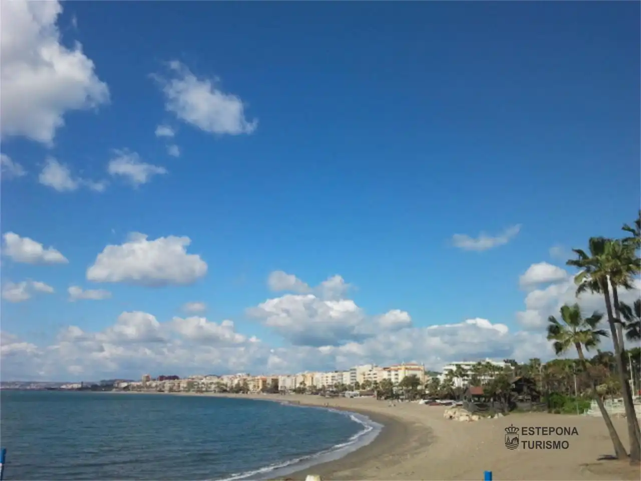 Vista exterior de Apartament en venda en Estepona amb Aire condicionat, Calefacció i Terrassa