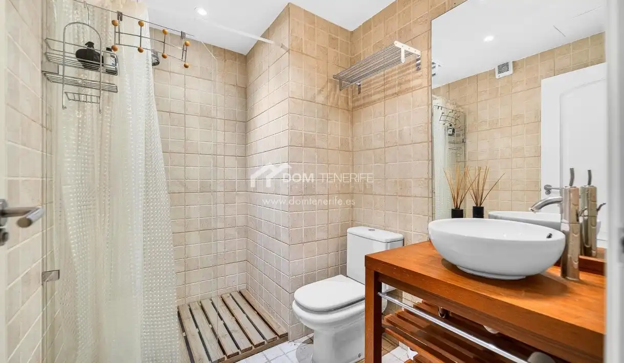 Baño de Casa o chalet en venta en Arona con Terraza, Piscina y Amueblado