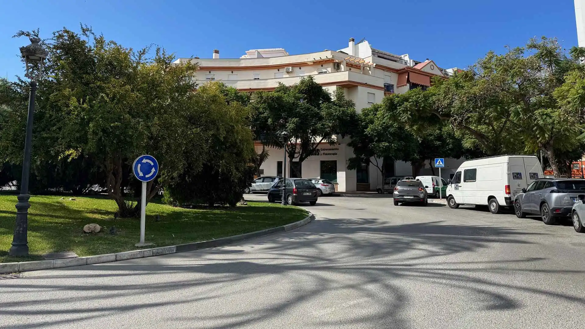 Vista exterior de Àtic en venda en Estepona amb Aire condicionat, Terrassa i Piscina