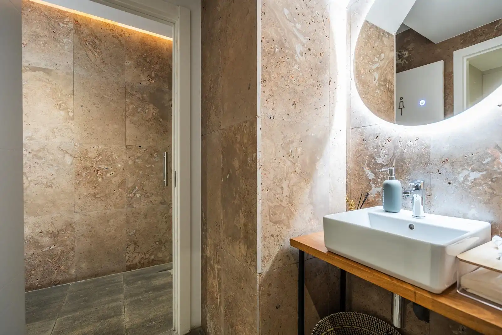 Badezimmer von Geschaftsraum zur Miete in Madrid mit Klimaanlage