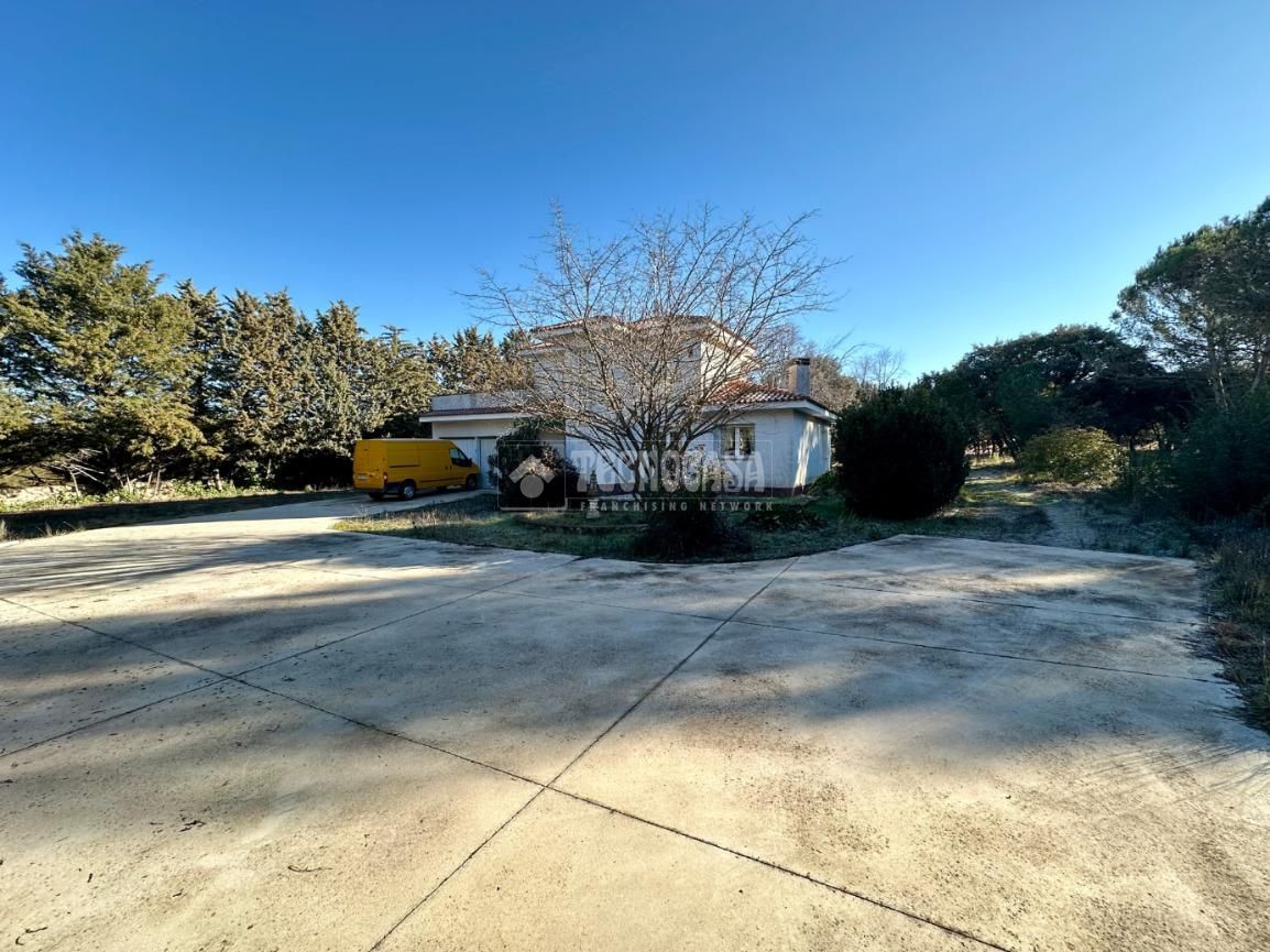 Vista exterior de Casa o xalet en venda en Pioz amb Calefacció, Jardí privat i Terrassa