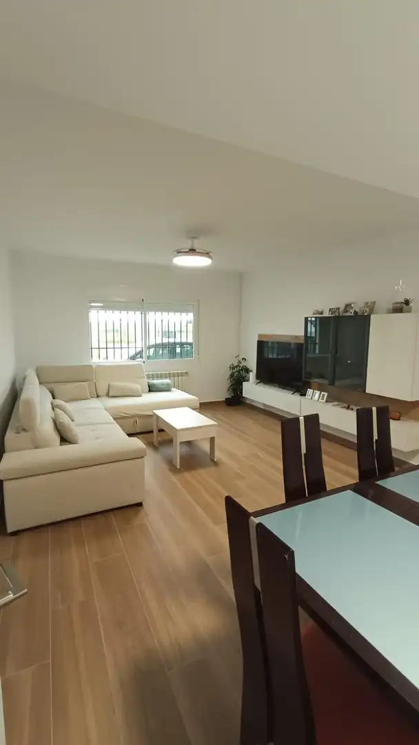 Sala de estar de Casa adosada en venta en Novés con Calefacción