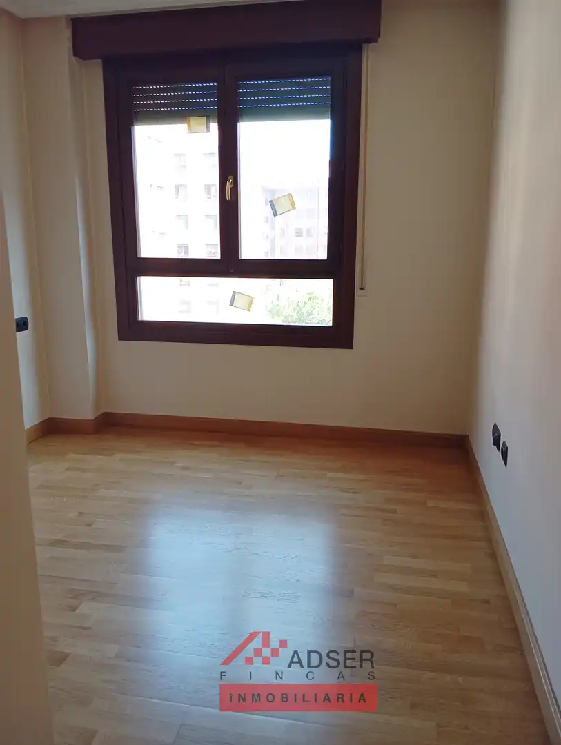 Habitación de Piso en venta en  Logroño con Calefacción, Jardín privado y Parquet