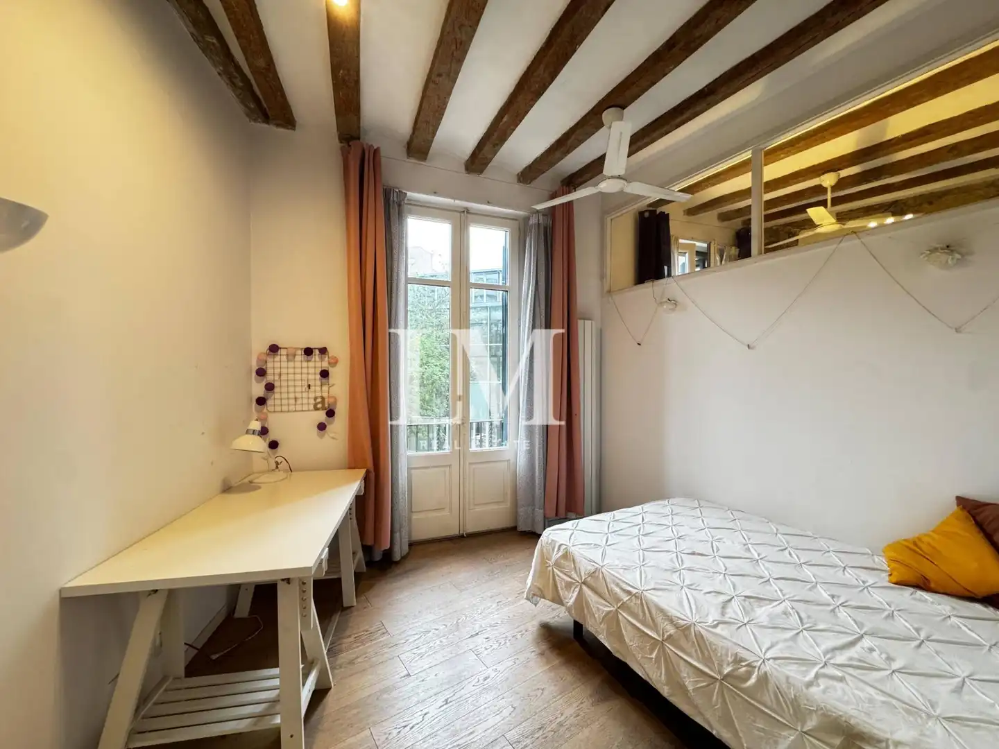 Bedroom of Apartments for rent in Ciutat Vella