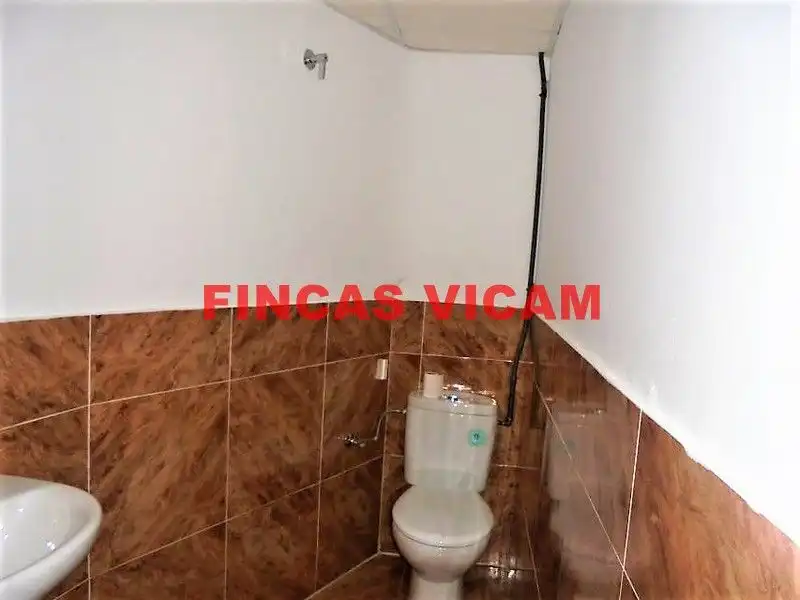 Bany de Local en venda en Huesca amb Aire condicionat, Calefacció i Parquet