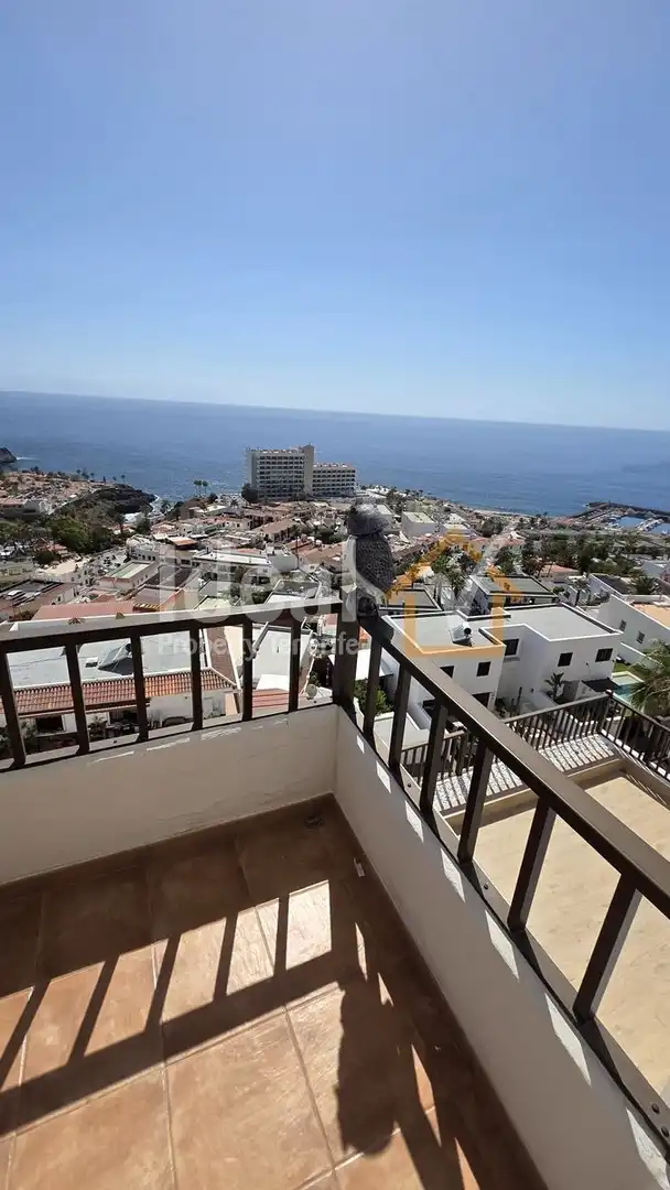 Vista exterior de Casa adosada en venta en Santiago del Teide con Terraza, Amueblado y Piscina comunitaria