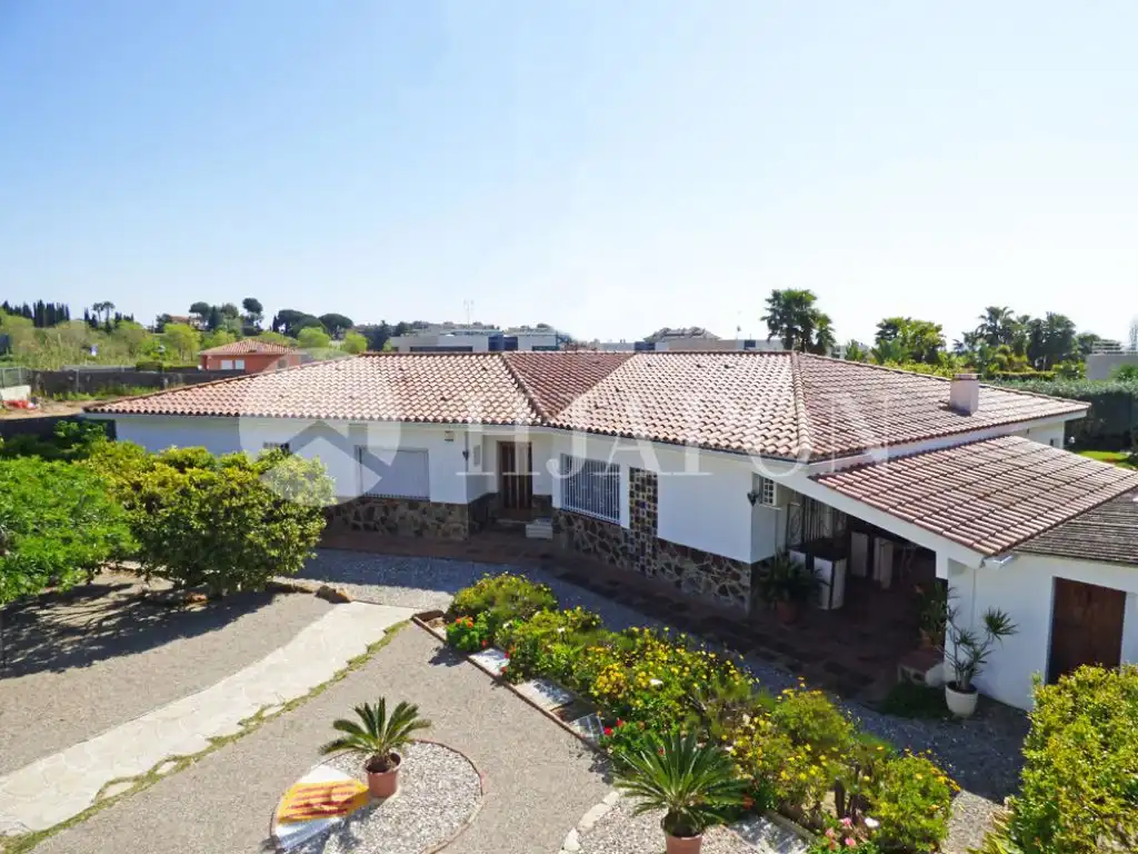 Casa amb piscina en venda a Can Sans