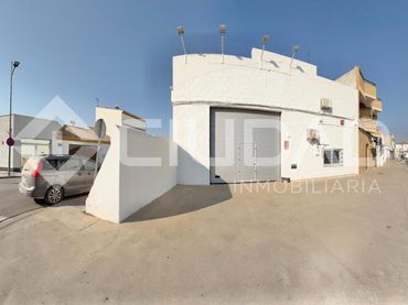 Nave industrielle à vendre à Avenida de José María Tomassetti