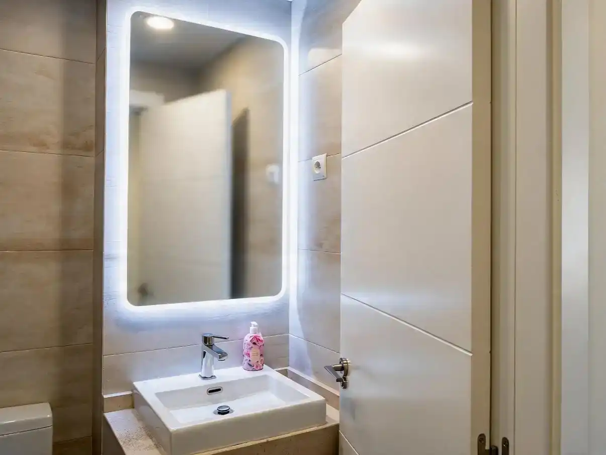 Bathroom of Flat for sale in Boadilla del Monte  with Air Conditioner, Private garden and Parquet flooring