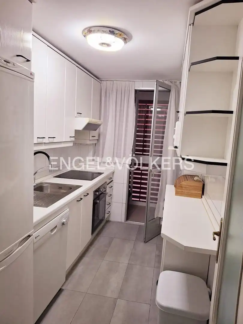 Kitchen of Flat for rent in Madrid  with Air Conditioner, Heating and Parquet flooring