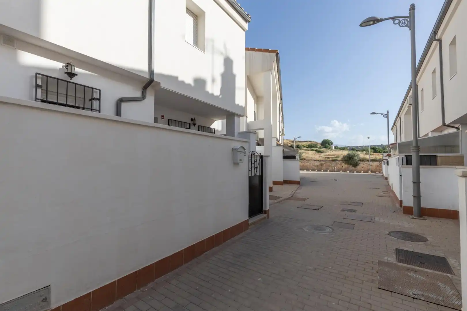 Vista exterior de Casa adosada en venta en Guadix con Aire acondicionado y Terraza