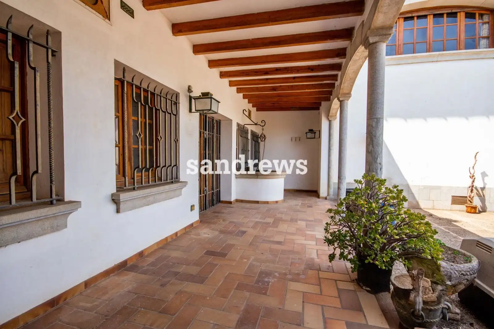 Terrasse von Einfamilien-Reihenhaus zum Verkauf in Ordis mit Heizung, Privatgarten und Terrasse